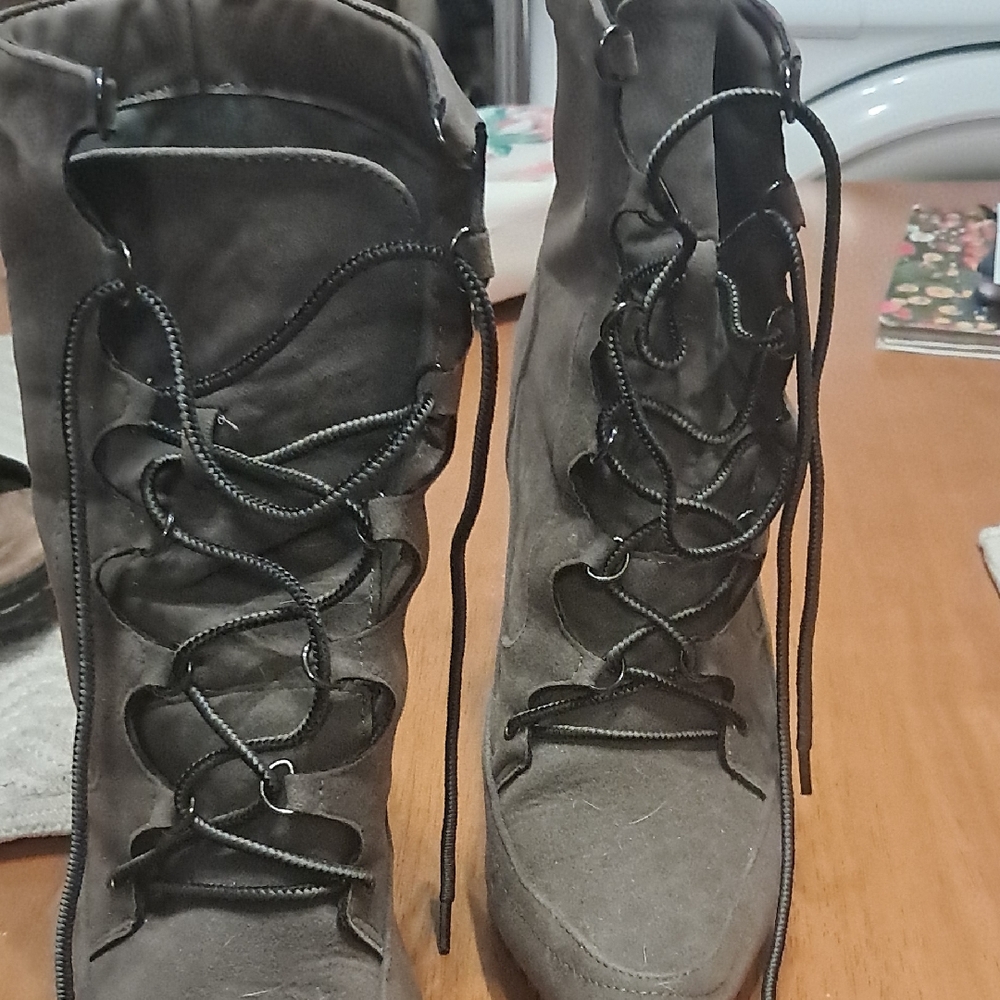Shoe Dazzle Charcoal Lace-Up Boots